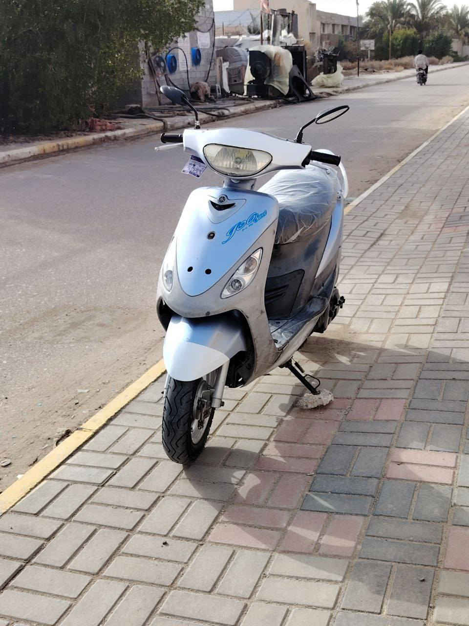 ســلام عليـكم
ماكس منغولي دراجه حلوه وخير من الله زوج تايرات جديد كهربائيات كلها شغاله عداد سرعه كيج بانزين دشبول كله شغال  تجي وتفحص بأيدك لاتكلي شبيها ترهم مراوس  وباقي التفاصيل اتصل ع رقم ***********
