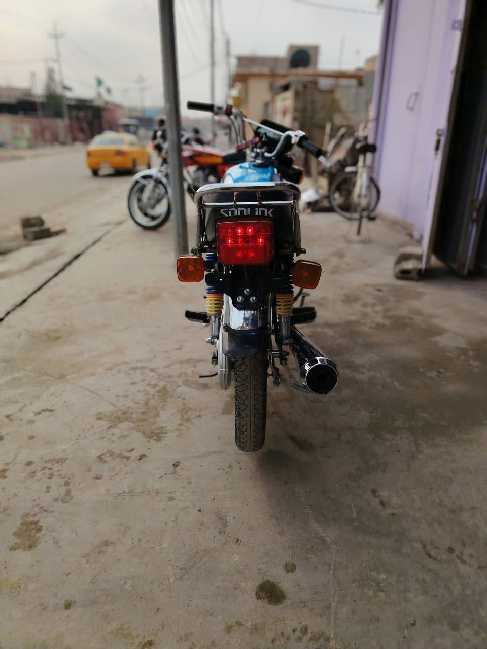 السلام عليكم
دراجه تايكر سونلنك للبيع كامله ونضافه فول موديل ٢٤
اوراق كامله مال معرض وكلشي بيهه شغال 
السعر ٦٠٠ وبيهه مجال 
مكاني مسيب شارع النزله مقابل برج الاذاعه 
محل عمار المرشدي
رقمي ***********
