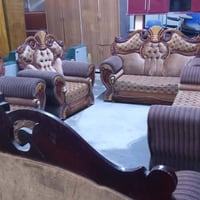 ١٠ مقاعد • نظيف • توصيل