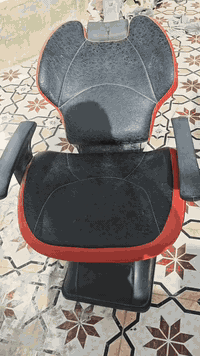 كرسي حلاقة شيروكي #سعر ٥٠ الف  مستخدم  شغال نقصة "جگ الضهر والگير مال ضهر فقط" 
#مكاني ديوانية - مركز 
***********
واتساب
