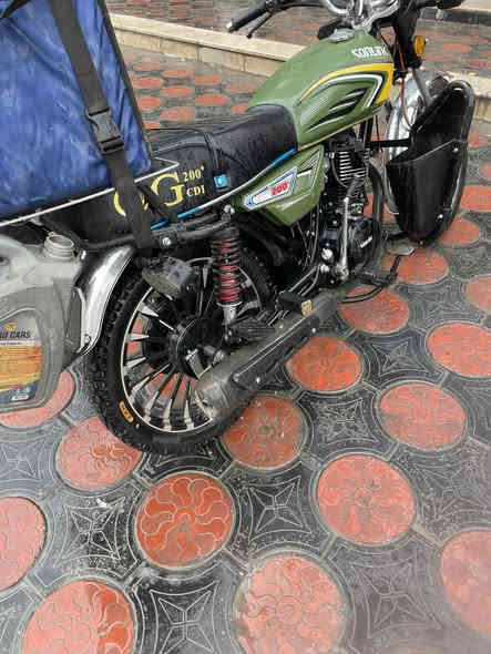 سلام عليكم من رخصت الادمن 
سونك 2025 دراجه نضيفه كل نقص ما بيها بلاديه ع وضع الشركه صار 6اشهور من نازله من المعرض ما ماشيه هواي ربع واحد ما تصرف عليها ع وضع الشركه شلعه معدل ترايك وين ما يعجبك محركها 200cc
السعر 850وبيها مجال قليل
***********
***********
