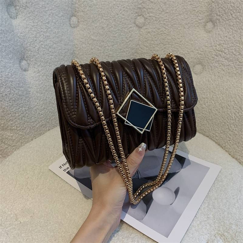 هلاو بنات
شلعة جنط جملة شحن من صين الي تريد تسترزق للعيد  
وصلني قبل فترة وردت افتح بيهم بيج لكن بطلت لأن حصلت وظيفة وصراحة مامتفرغه للبيج 
عددهم ١٨ 
وقطع ديور ابيض واسود حجم كبير 
وحجم ميني وردي ٢
وقطعتين سلبر صيفي ابو الفراشة 
ابيعهم كلهم شلعة وحده 
الي تأخذهم كلهم اساهل وياها بالسعر


**إذا كنت صاحب هذا الإعلان وتريد حذفه لأي سبب، رجاءا أرسل رسالة إلى الدعم الفني**