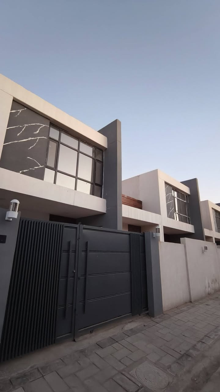 🔴 دار لل ايجار مجمع الؤلؤه مساحة 150م طابقين. 
🔴غرفتين نوم وصالة وصحيات وتخاريج وحديقة. 
🔴سعر الايجار 350 قابل للتفاوض مقدم 3 اشهر. 
☎للتواصل ***********-***********
