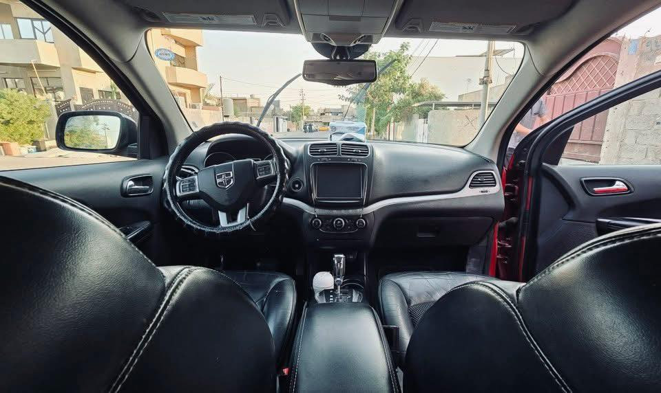 السلام عليكم
من رخصة الآدمن🌷 

سيارة للبيع((بيع مستعجل)) 

Dodge journey 2018 crossroad (اعلى فئة)

المواصفات:•

♦️محرك ٦ سلندر ٣.٦ 

♦️كوشنات جلد 

♦️تبريد مركزي ( ثلاث قطع ثلج )

♦️٧ ركاب ثلاث صفوف مقاعد

♦️بصمة

♦️ويل كروم حجم ١٨

♦️شاشة كبيرة

♦️كيج ديجيتال🌡

♦️كوشن سائق كهربائي ⚡️

♦️جام اوتو 

♦️كوشن تدفئة 

♦️تحكم بالصوت 🗣

♦️ثلاث وضعيات قيادة ( فول ايكو ، ايكو ، سبورت )

وبعد اهواي مواصفات .

السيارة مريحة جدا بالقيادة ماشية ١٨٠ ألف كيلو 

ضربته من الورا ( الصندوق )بس (بدوون ايرباك )

السيارة بأسمي شرط التحويل مكاني كركوك 

السعر : ١٥٥ورقة وبيها مجال

للتواصل: 

***********

***********

