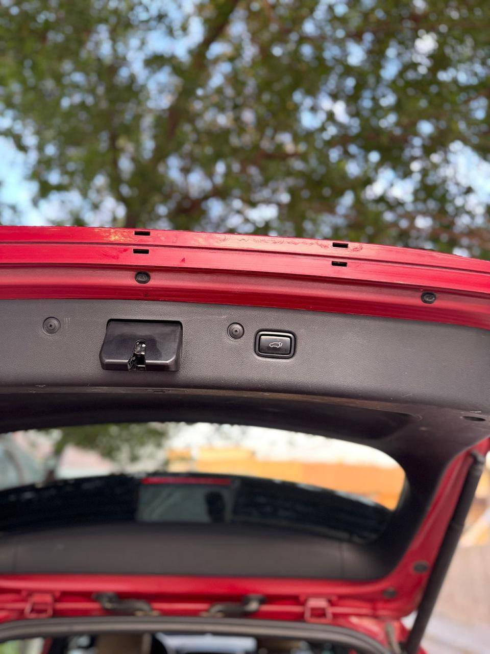 السلام عليكم
سبورتج2020 جيتي لاين 
فول مواصفات للاخير اعلى 

بانوراما 
كراسي كهرباء 

بصمه تشغيل 
بانوراما 
كراسي كهرباء ⚡️ 
كراسي جلد اصلي 
مكينه 2000 دوش
هاند بريك بصمه
شاحن واير ليس 
شاشه ابل كار 
اريل نفكيتر
كامره دواره
قطعتين تبريد
حساس امامي وخلفي 
8 ايرباك عدد
لايت LED
كشافات زينون
بكلايت LED
ويل كب 19
شفتات مقود
وباقي المواصفات المعروفه 
رقم بغداد بإسمي تحويل مباشر سنويه هزه جديد
السعر ١٨٨$ ورقه وبيها مجال قليل 
إي استفسار رقم صاحب السياره 
***********
مكان بغداد دورة
