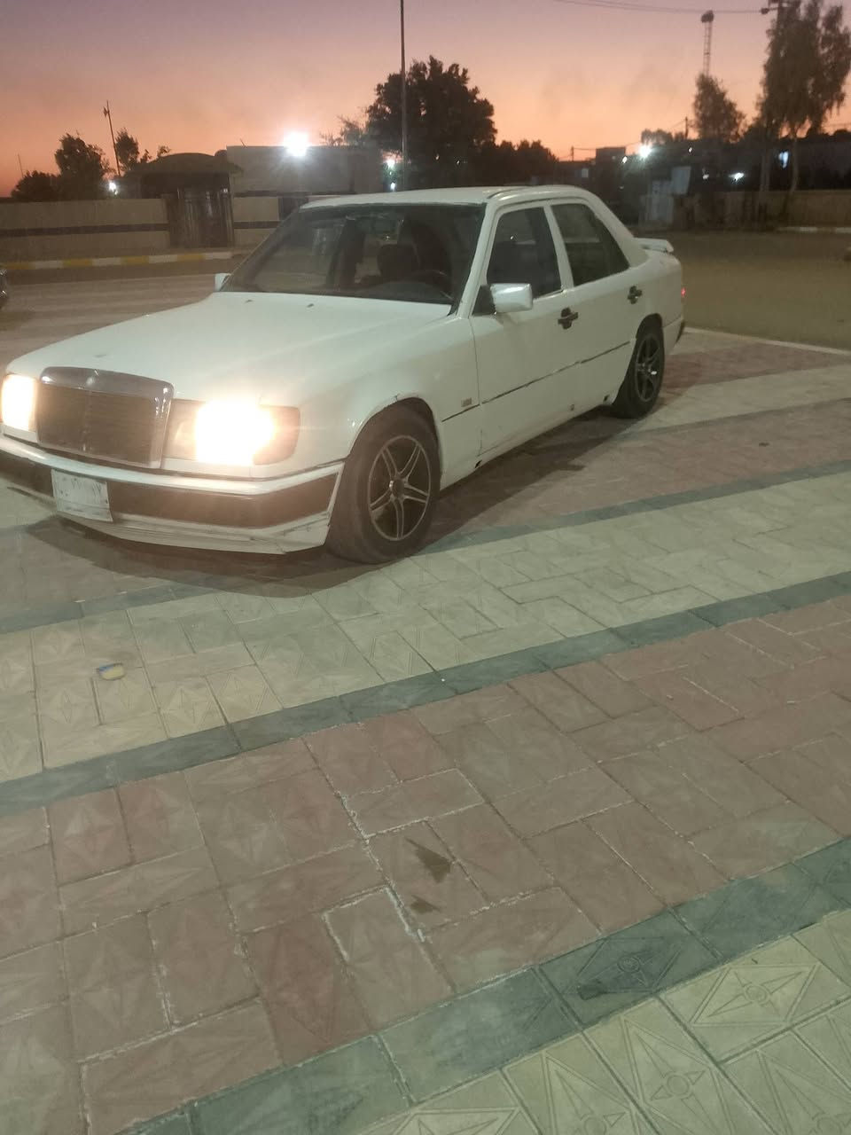 السلام عليكم مارسدس دب تخم تاير حداديه حلوه كير ومكينه حاويه فيفيتي  تبريد شغال رقم بغداد بسمي تريد وكاله تريد تحويل سعر27 وبيهه مجال عنواني ناصرية سوك الشيوخ ***********
