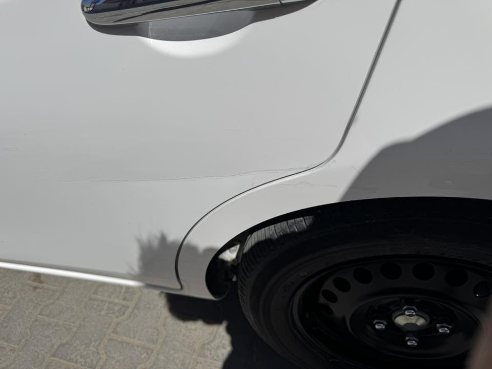 السلام عليكم نيسان سني مديل ٢١ السياره كفاله ما عده طخه بسيطه كما موضح بل صوره السياره لا صبغ لا تبديل ولا ضربه رقم اربيل تريد تحويل تريد وكاله السياره جاهزه مكينه كير تبريد حداده ما ناقصه برغي دوشمه ارضيه وكشنات السياره حلوه مكان بصره جزائر السعر ١١٥ الرقم للستفسار ***********
