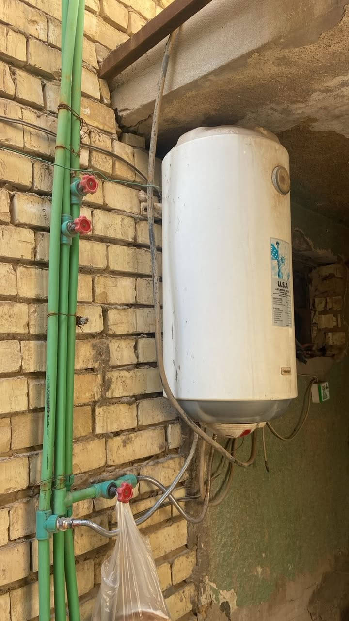 السلام عليكم
عندي كاونتر صغير للبيع ونظيف  الباب مالته موجود فقط يراد ارمادات اله جديده 
السخان هم نظيف مآبي شي خير من الله 
السعر على هذا رقم 

‭٠٧٨٧ ٤٥٩ ٩٦٠٢‬
