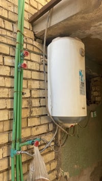 عندي كاونتر صغير للبيع ونظيف  الباب مالته موجود فقط يراد ارمادات اله ج...