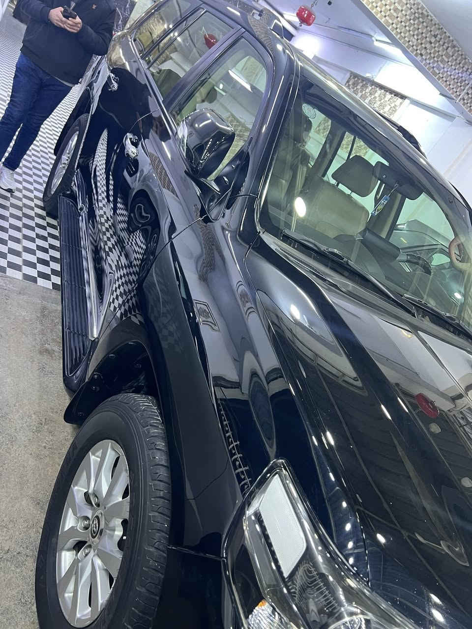 السلام عليكم 
للبيع لاندكروز Gxr محرك 6 سلندر 
ماشيه ٩٢
موديل ٢٠١٨
المواصفات 
1.ايرباك 8
2.كشنات جلد كهرباء
3.داخل بيجي 
4.تشغيل عن بعد 
5.حساسات امامية خلفية
6.لايتات زنون
7.ماوس تحكمات 
8.كرسي ٣ دكم كهرباء
السعر ب ٤٦٥ ورقه 
بغداد كريعات 
***********
***********
