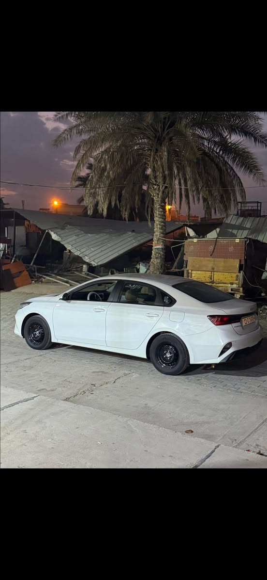 سلام عليكم للبيع فقط كيا سيراتو 2024 خليجيه سياره كفاله عامه ماشيه 64 تخم تاير جديد ويل مصبوغ اسود حراري دوشمه ارضيه وكشنات باسمي السياره مكاني بابل حله سعره 178 وبيه مجال*********** بي واتساب
