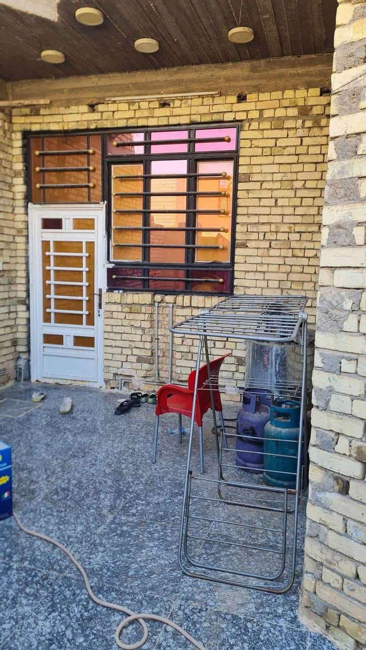 دار للبيع رقم 
حي الجامعي مساحة ٢٠٠م 
‎طابق واحد 
‎مطبخ واستقبال وصاله ٢ غرف نوم و٣ صحيات و٢مناور  البيت جاهز مابي نقص للإستفسار. *********** عمارة, ميسان
