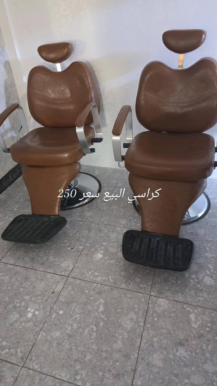 سلام عليكم غراض للبيع مثل ما واضح بالصوره مع تاجير غرفتين صالون نسائي الغرفتين فقط للنساء مكانه شارع 40 مقابيل ماكولات السوري اي استفسار هذا رقمي ***********
