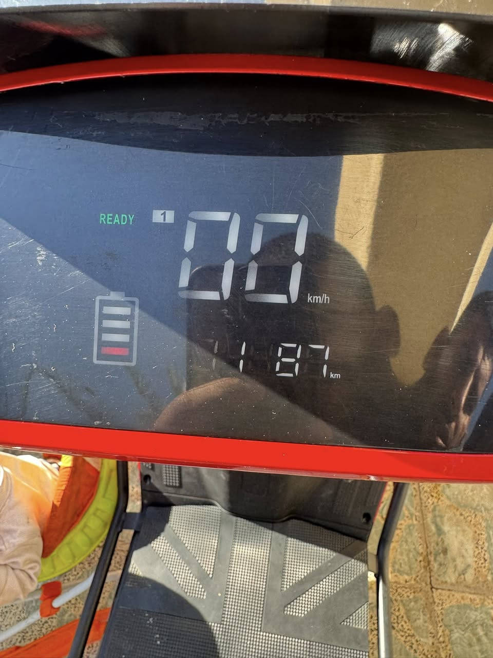 ‏سلام عليكم دراجة شحن للبيع  ‏كلها شغالة نظافتها فول ست بطاريات سرعتها 76 ‏سعرها 900 وبيها  مجال العنوان بغداد الشعب ***********
