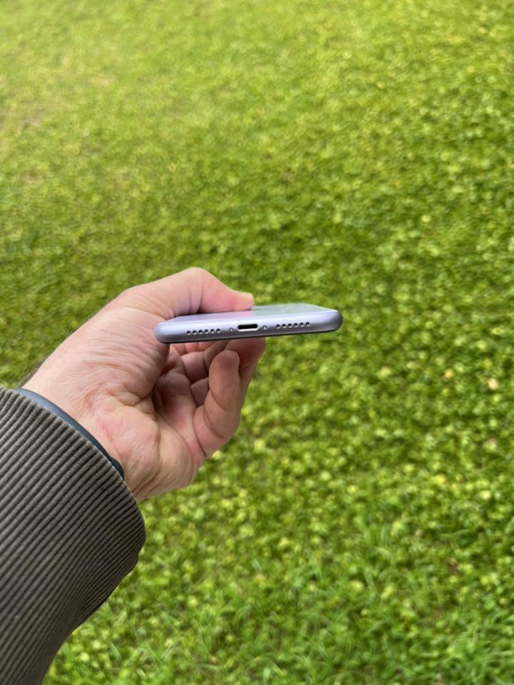 بسم الله وعلى بركة الله 🤲🏻
ايفون 11 كامرتين لوووك  لون بنفسجي ذاكرة 128 دبل سيم  بطاريه 95 % , جهاز على وضع شركة شرط فحص الهوا و فحص حاسبة مرفق ويا الصور فقط هاي بقعة سوداء على شاشة موضح بالصورة اثر سقوط ابيع ضمان وشرط لان جهاز مال بيت، السعر بلاش مكاني كركوك 
☎️ ***********
