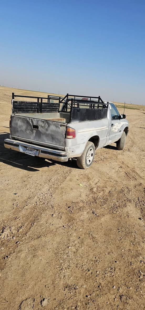 شوفرليت موديل 1998
شرط تحويل الوكيل موجود وبيها وكاله عامه 
كير محرك خمسة وثمانين 
السعر 25  ورقة وبي مجال
 ***********
