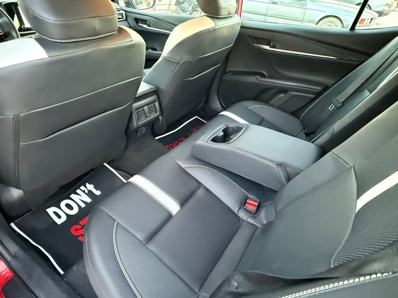 ✅✅السيارة موجوده  الكاظميه
2025   TOYOTA CAMRY SE Hybrid   

         
    
اللون :- احمر  
الموديل :- 2025
سعة المحرك :- 2.5 Hybrid
المسافه المقطوعه :-     17000 mi
عدد المقاعد :- 5 مقاعد 
مواصفات السيارة :- SE Hybrid

الإضافات ##👇
شاشه كبيره نفكيشن
وَيْل 18
-بصمة تشغيل 
- محرك 2500 cc
‏- بصمة ابواب
- غرفه مخمل 
- مقاعد جلد+مخمل
- شاشة لمس
-كامرة خلفية 
- بلوتوث 
- اي بي اس                                                            
- تحكم ستيرنج كامل
- مانع تصادم 
-  اضوية LED
-رادار امامي 
- مثبت سرعة 
- نظام EV mode +نظام Sport mode
- نظام توفير الوقود ECO
- نظام النقطة العمياء
- نظام تحديد المسار
- مانع تصادم
- مانع انزلاق
- شاحن هاتف لاسلكي
- هاند بريك بصمه 

والمزيد من الإضافات 👇👇👇👇👇 
   

           🚗 حادث السياره كما موضح في الصور🚗


**إذا كنت صاحب هذا الإعلان وتريد حذفه لأي سبب، رجاءا أرسل رسالة إلى الدعم الفني**
