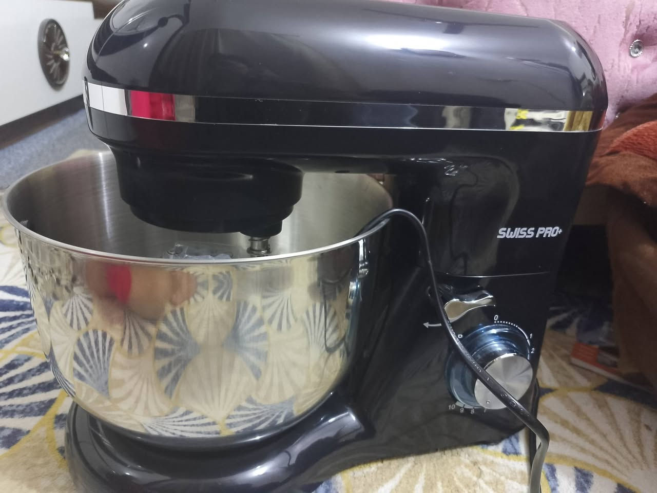 عجانة متوفره للبيع جديده استخدام واحد السعر ٩٠ وبيها مجال وهي 5لتر مكلف بالنشر التواصل على الرقم التالي ***********
