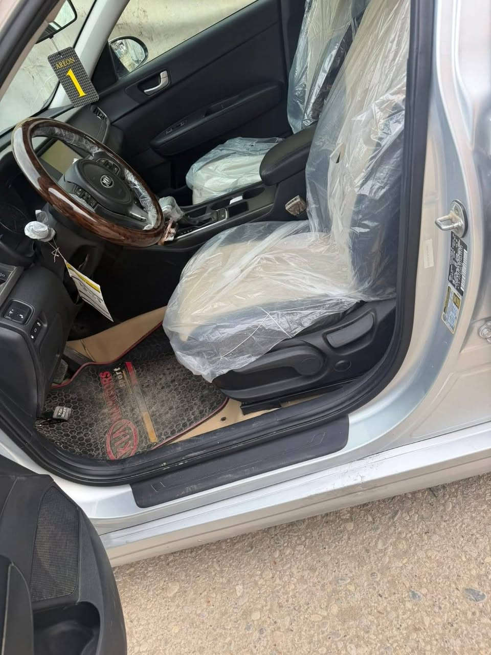 السلام عليكم
اوبتما موديل ٢٠١٨ 
رقم بغداد باسمي سنويه جديده هزه جديده 
بيه صبغ قطعتين مبين بالسونار ناشره 
مكان السياره بغداد 
***********
سعر السيارة خاص رجا مكلف بالشنر 
شكرا
