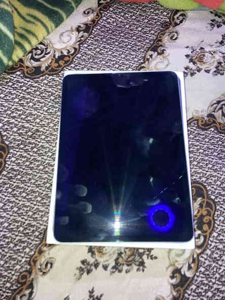 ايباد للبيع m1 كارتون + شاحنه + فان تبريد 
الذاكرة 256 
بطاريه بين 80‎%‎ و85‎%‎ 
نظافه 95‎%‎
الجهاز ما مفتوح ولا مصلح ولا داخل تصليح 
مكاني نجف شارع المطار 
السعر 650 بي مجال بسيط 
رقمي *********** واتساب موجود ماسنجر موجود
