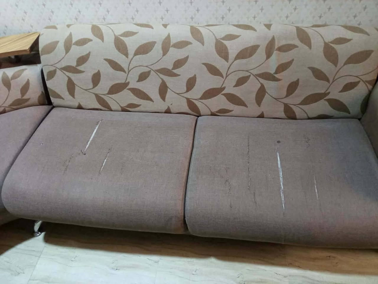 ديوان شغل #نجار فصال #اوربي ٦متر  سفنج وخشب درجة اولى فقط مكان جلوس قماش بس تعبان ومعانو غطا ايضا سعر #ب١٠٠ حي ميثاق


**إذا كنت صاحب هذا الإعلان وتريد حذفه لأي سبب، رجاءا أرسل رسالة إلى الدعم الفني**