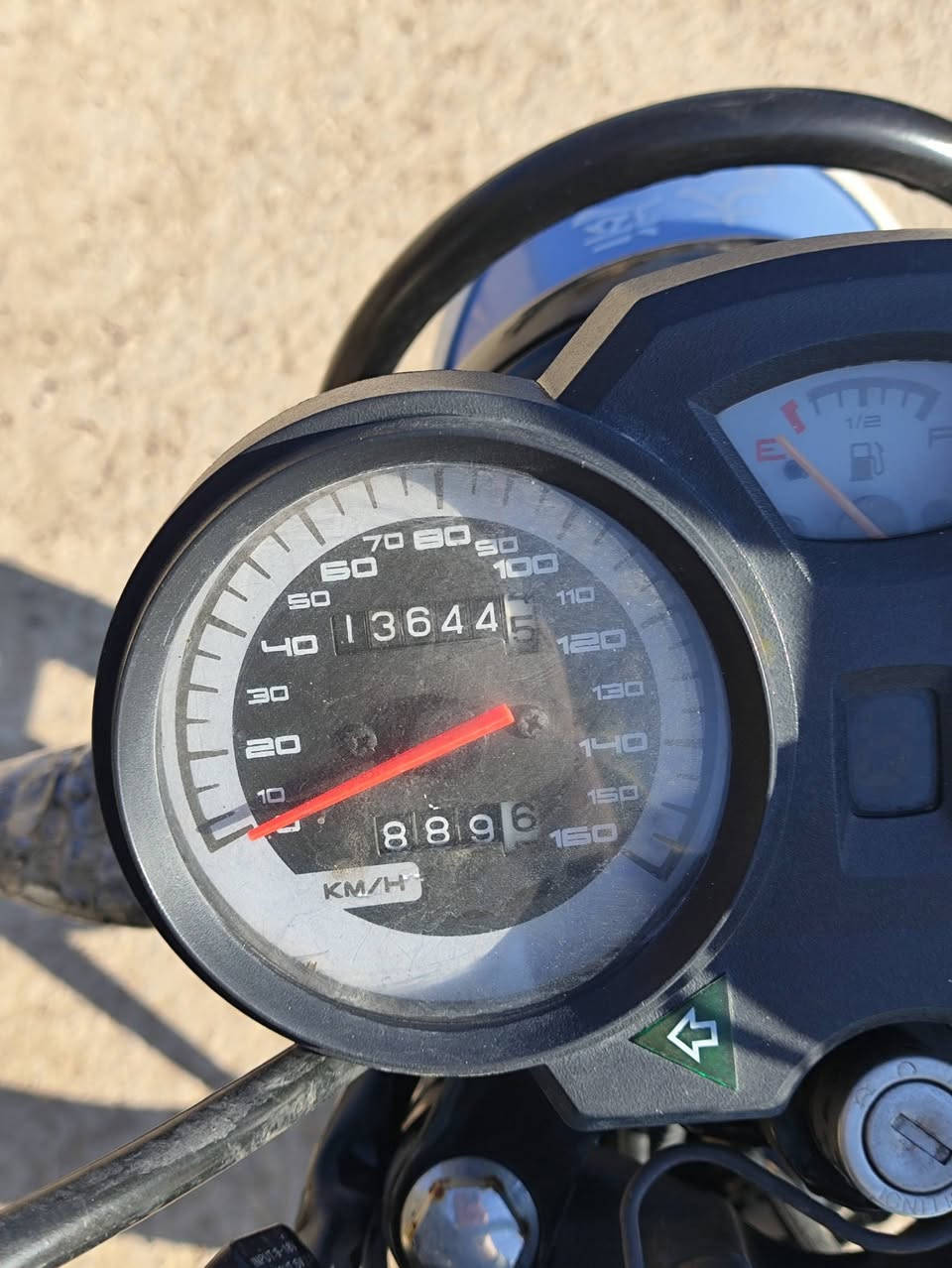 سلام عليكم 
 
     شينك للبيع باب اول قلاب بعده جديد ع وضع شركه 

           موديل 23مكمرك كامل اوراق بس تروح تسجل برمادي

               نضافه فول بعده جديد 

                 محرك نشاط ونعومه فول 

                      السعر 1200
  
العنوان.            رأوه        الاستفسار ***********
