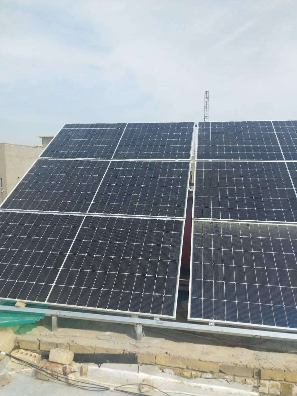⚡️ عرض خاص على منظومة الطاقة الشمسية ⚡️
منظومة طاقة شمسية متكاملة لتوفير الكهرباء على مدار اليوم
✅ تشغيل نهاري بقدرة 20 أمبير – تشغيل ليلي بقدرة 10 أمبير
💰 السعر: 7,000,000 دينار فقط
المواصفات الفنية للمنظومة:

الألواح الشمسية:
  – العدد: 10 ألواح
  – القدرة: 640 واط لكل لوح
  – النوع: LONGi Hi-MO 10
  – الضمان: 10 سنوات

الإنفيرتر (Inverter):
  – القدرة: 6 كيلو واط
  – النوع: GROWATT (بمدخلين)
  – الضمان: سنة واحدة

البطارية:
  – النوع: ليثيوم
  – السعة: 16 كيلو واط
  – العمر الافتراضي: 8000 دورة شحن/تفريغ

للحجز والاستفسار:
م. حقي الحسيني
📞 ***********

احصل على طاقة نظيفة، اقتصادية، وموثوقة بأفضل سعر في السوق!
