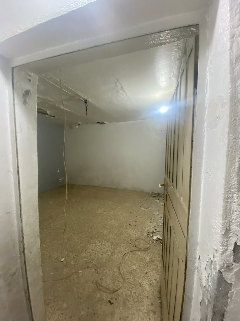 نصف قطعه للبيع طابو صرف فارغة تسليم مباشر
مساحة ٥٤م مربع  واجهه ٤،٥   نزال ١٢ عكادة 

تتكون الطابق الاول غرفتين +حمام سيراميك+ مطبخ سيراميك 

الطابق الثاني بيتونة 
العنوان مدينة الصدر شارع الداخل  
قطاع 55 قرب سوق الوحيلات

للأستفسار  اكثر  الاتصال ع الرقم
 ‭٠٧٧٠ ٢٨٥ ٢٨٣٤‬
