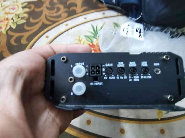 جهاز مكبر صوت للسيارات أمبليفاير BEMINES TSA-1200
نظيف وشغال 100%، صوت قوي مرتب.

سعر 35 وبي مجال بصيط. أي استفسار *********** واتساب عمارة
