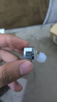 سماعه كاسترو سعرها 15 الف بيها تحكمات بل صوت اخوان  اخر قطعه0770451395...