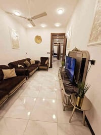 المساحة 50 متر  الواجهة 3.30 والنزال 15  الطابق الارضي صالة ومطبخ وغرف...