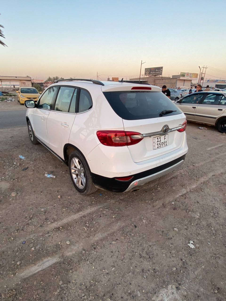 بريليانس 2014 v5 رقم بغداد
بيها حادث بسيط بالجاملغ يحتاج بس صبغ تبريد شغال مكينة خير من الله سيارة جانت متروكة مكاين مال جام يحتاجن تنظيف شغالات جانن بس السيارة نتركت سنوية بأسمي رقم وهزة صار شهرين من دخلت رقم وهزة 
السعر70 وبي مجال***********
