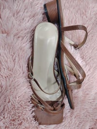 مقاس ٤٠ • ملابس