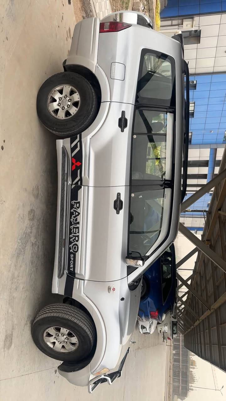 باجيرو موديل 2006 
للبيع للبيع فقط 
بدون مراوس
رقم اربيل بسمي تحويل مباشر سنوية لل 2027
مكينة جديدة صار شهرين من شادهة وتخبل 3500 من احمد باجيرو وحسين الفيتر بالطالبية
گير خير من الله صدر امامي وخلفي نظيف تبريد ثلاث قطع ثلج تخم تاير نظيف جداً 
غرفتها بلادية وحيل نظيفة مع شاشة اندرويد كهربائيات فول شغال درع امامي نيكل ودرع خلفي مع هوك سحب
السيارة بلادية بدون حادث خليجي بيهة شوية بارد بسيط جداً 
الدعامية الخلفية امبدلة بوحدة جديدة ومطابق اللون
السعر 10000$ ورقة وبيهة مجال بسيط
العنوان / الاعظمية هاتف
***********
