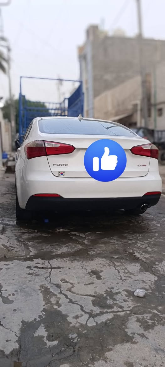 السلام عليكم.  كيا فورتي مويل 2015    السياره فتحه اومري. اوتو.  فول. تحكم سترين  تبريد قطعتين  تدقئه كوشنات فول السياره ماعده البصمه  مكينه 2000  حادث السياره. موجود    عندي السونار مالتها.   او سعرها 108 او بيها مجال الطيبين    رقم التلفون ***********
