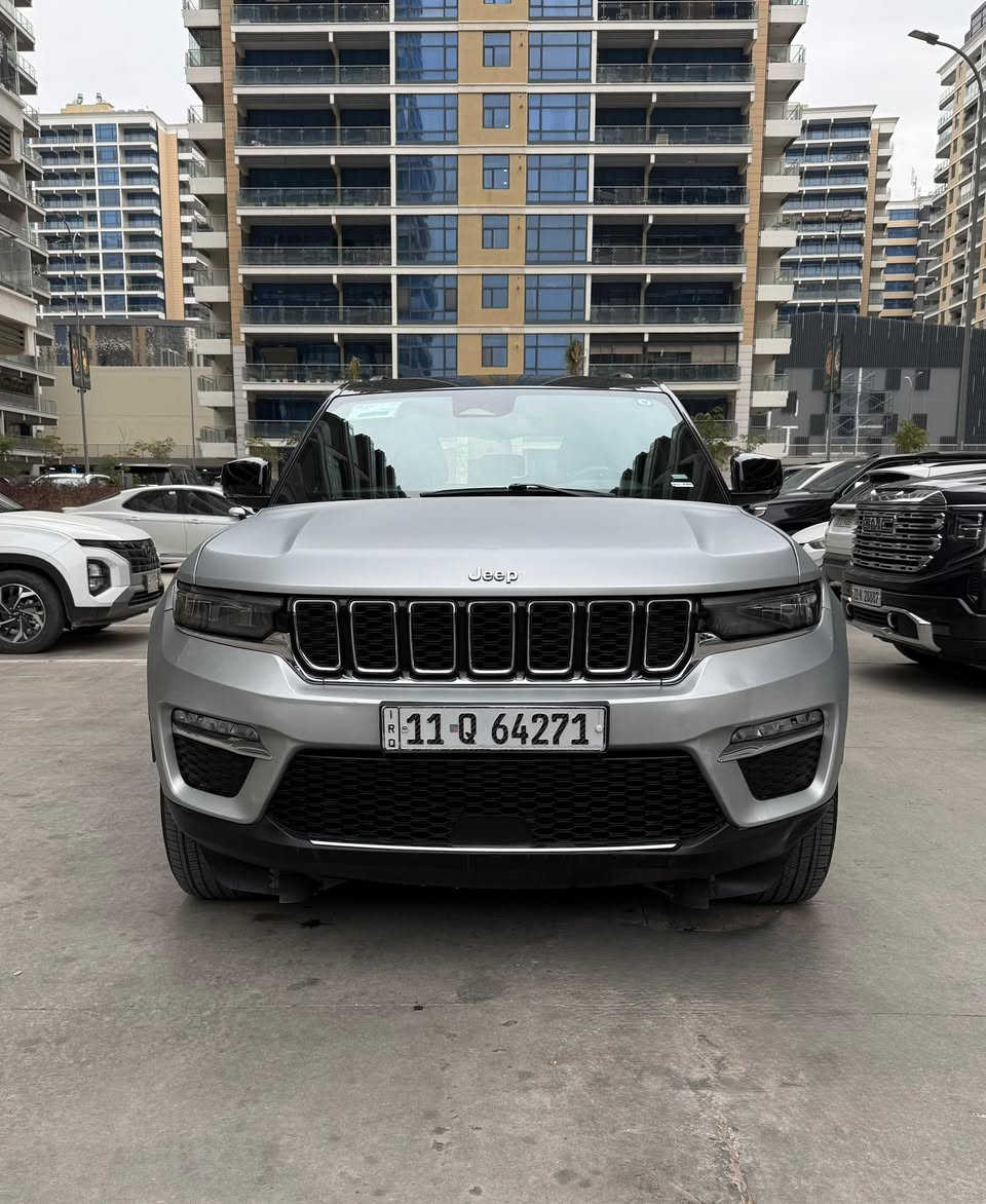 Jeep 4xe 2024 جيب هايبرد
- [ ] ماشية 45 الف ميل 
- [ ] سيارة جدا نظيفة و جديدة 
- [ ] مغلفة نانو طافي أعلى فئة و بي ضمان خمس سنوات 
- [ ] بانوراما 
- [ ] شاشتين 
- [ ] كاميرات 360 درجة 
- [ ] رادار خلفي و امامي و جانبي مع تحديد مسار 
- [ ] تدفئة ستيرن و كشنات
- [ ] - كشنات امامي كهرباء
- [ ] بصمة + دخول ذكي
- [ ] حادث اخو الماكو طخة بسيطة بالدعامية (انظر الصور مع المنشور )
- [ ] رقم الشاصي 1C4RJYB64R8521046
- [ ] بدون ايرباك ( يعني الايرباك مطاك)

شراي اتصل نتفاهم...  *فقط بيع*  .... *
سعر 35,300$* يعني 353 ورقة و بيها مجال بسيط حق الجية 
للاستفسار ***********
مكان السيارة بغداد - المنصور
