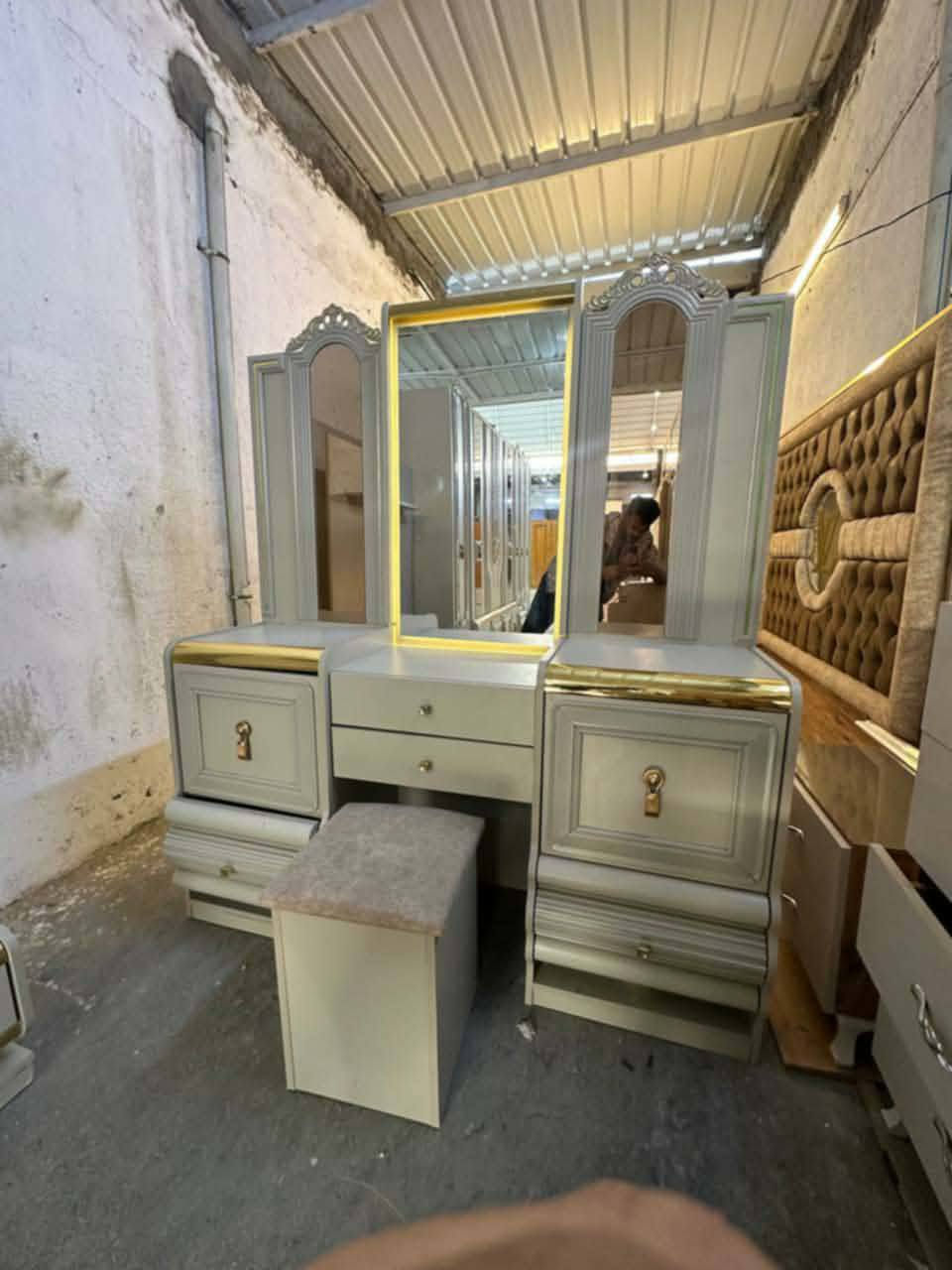 ✨ غرفة تركي 🇹🇷 اصلي صبغ حراري  11قطعة
نظام أبواب  موديل حديث 
سرير مخزن عملي
 ضهر بلوك
 قماش وتر بروف أصلي
✨ نظافة 95 /💯
شد ونقل مجاني داخل بغداد
 توصيل للمحافظات بأسعار رمزية


**إذا كنت صاحب هذا الإعلان وتريد حذفه لأي سبب، رجاءا أرسل رسالة إلى الدعم الفني**