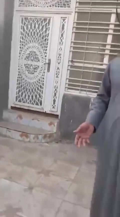 بيت في الورديه خارج سيف سعد شارع 30 يم المدارس بالقرب من مدرسه الوداد غرفه زائد استقبال يعني بيت كامل للايجار ايجاره 250,000 رقم الموبايل ***********
