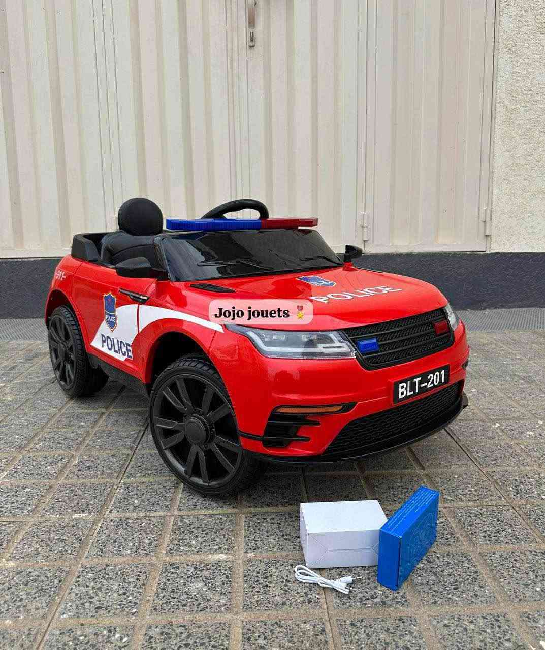 VOITURE RANGE ROVER POLICE 🔵🔴ELECTRIQUE 12V ⚡️

‎🎁🎊🎊 عرض خااااااص 🎊🎊🎁

✔️Batterie 12V7Ah. 
✔️4 Moteurs 💪.
✔️Télécommande 2,4 GHz.
✔️Fonction balançoire.
✔️Lumière Av et Ar LED.  
✔️Lumière de Police 🔴🔵. 
✔️Siréne de Police 🔴🔵. 
✔️Les amortisseurs. 
✔️3 Niveaux de Vitesse. 
✔️Design ergonomique.
✔️USB et Aux pour la musique.
✔️Bleutooth. 
✔️Carte SD. 
✔️Tranche d'âge : 1 à 7 ans. 
✔️Portes ouvrables. 
✔️Vitesse maximale : 10km/h
✔️Ceinture de sécurité.
✔️ Capacité de charge : 60 Kgs.

✅Les couleurs : Noir / Blanc / Rouge✅

‎📦🚚التوصيل مجاني لجميع المدن مع الدفع عند الإستلام. الدار البيضاء, المغرب


**إذا كنت صاحب هذا الإعلان وتريد حذفه لأي سبب، رجاءا أرسل رسالة إلى الدعم الفني**