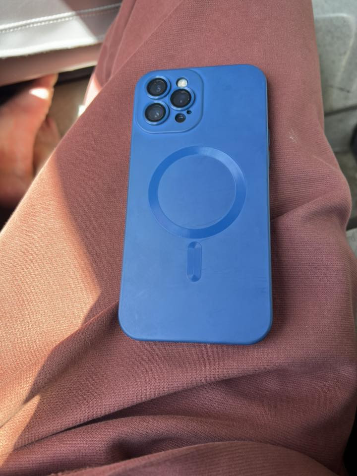 ايفون 12BRO MAX موضح بالصور السعر 450 وبي مجال حك الجية مكاني بغداد الاعضمية للاتصال:***********
