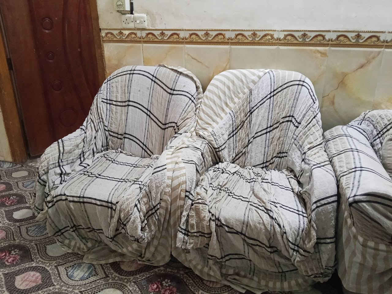 السلام عليكم عندي تخم لبيع عشر مقاعد تخم حلو ونضيف مكان بابل الرقم ***********السعر خاص راسني وبيك خير وتدلل
