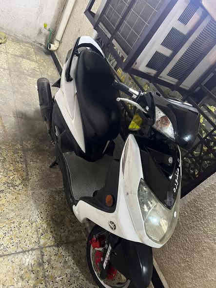 سلام عليكم سكنس فحل كابريتر دراجة نكرة مكينة خرسة دراجة مرتبة بشكل + دراجة طلاعات تخم تاير جديد كهربائيات كلها جديدة 🆕 عوزها بس كلج امامي *********** البياع حي المواصلات  السعر 650 وبيها مجال للشراي
