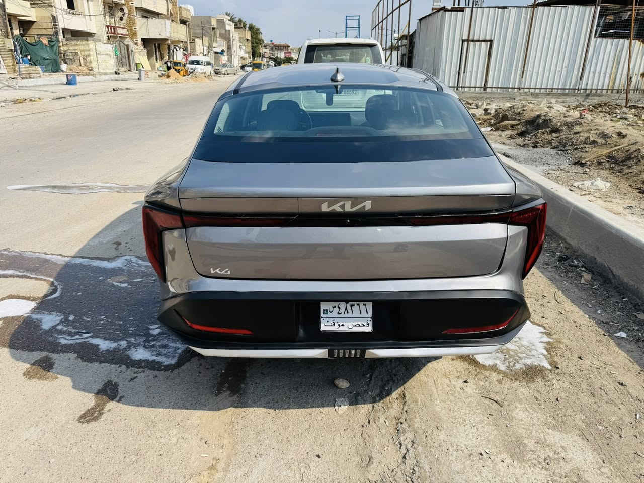 السلام عليكم للبيع فقط كيه كي فور موديل 25 دخول جديد بدون رقم منفيس بسمي كامله امكمركه كامله 
صور الحادثة مرفقه بل منشور سياره موصفات EXردارات فول لدات خلفي امامي محرك 2000 دوش بدون ايرباك السياره 
السعر 163بيه مجال بصيط استفسار رقم الهاتف ***********
