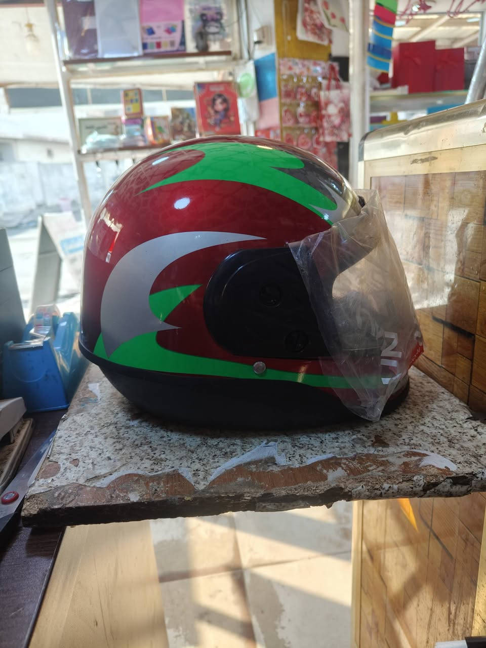 السلام عليكم.....خوه للبيع للعلم الخوذةجديده ما مستخدمة الموقع حمام العليل ***********
