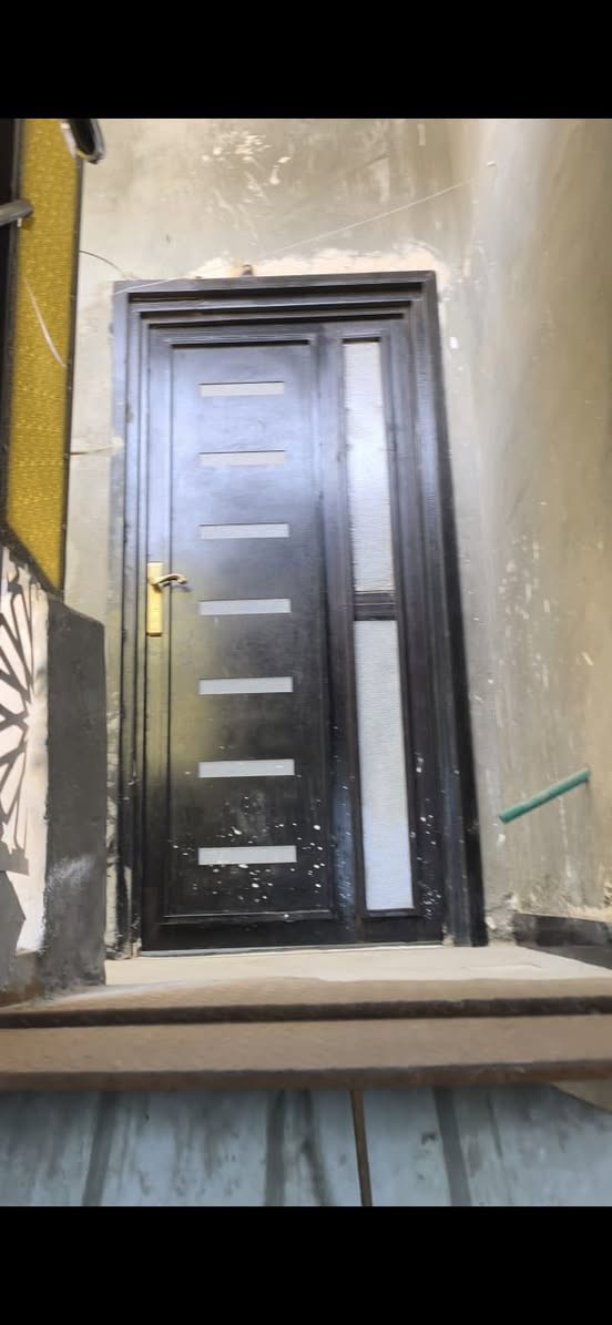 شقة للايجار طابق اول تحتوي على غرفه 3*5 و غرفه 4*8 وصاله 7.5*4مع مطبخ مفتوح على الصاله
بناء حديث 
 مع صحيات العنوان الجمعيات شارع مستشفى ابن البيطار الفرع المقابل لعياده الدكتور خليل ابراهيم
منطقه كلش هادئه  
  السعر 500 الف

نريد عائله عدد قليل  
نعتذر من اصحاب مكاتب العقارات 
تواصل مباشر مع صاحب الشقه 
 سيد ابو مصطفى 
***********

*********** 
ابو جود
