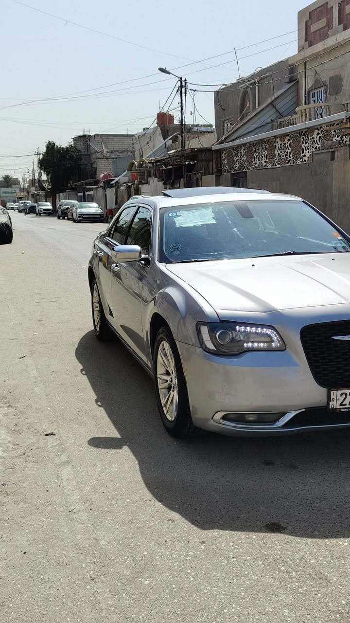 السلام عليكم 
اوباما 2017 اصل ‏حادثها من أمريكا جاملغ وبنيد 
وهنا صار بيها ضربة جاملغات خلفية 
الي يدور جديد وما مشغتلة خط
فول مواصفات 1/1 300 C 
كشنات كهربائي ستيرن كهربائي كشنات حار وبارد داخل
مرايات قلاب ويه البك 
بردة خلفية 
بنوراما 
يدات كروم 
تشغيل عن بعد 
ويل مكسيكي اصلي
سيارة جديدة وجاهزة من كلشي 
السيارة بدون  
لون مميز صدر الحمام / لايتات زنون لد ثلجي  
تو ويل محرك 3600/ 6 سلندر 
 رقم ذي قار بأسمي شرط التحويل شوكت ماتريد رقم دولي توا صاعدة هزة
للاستفسار ***********
العنوان بصرة
