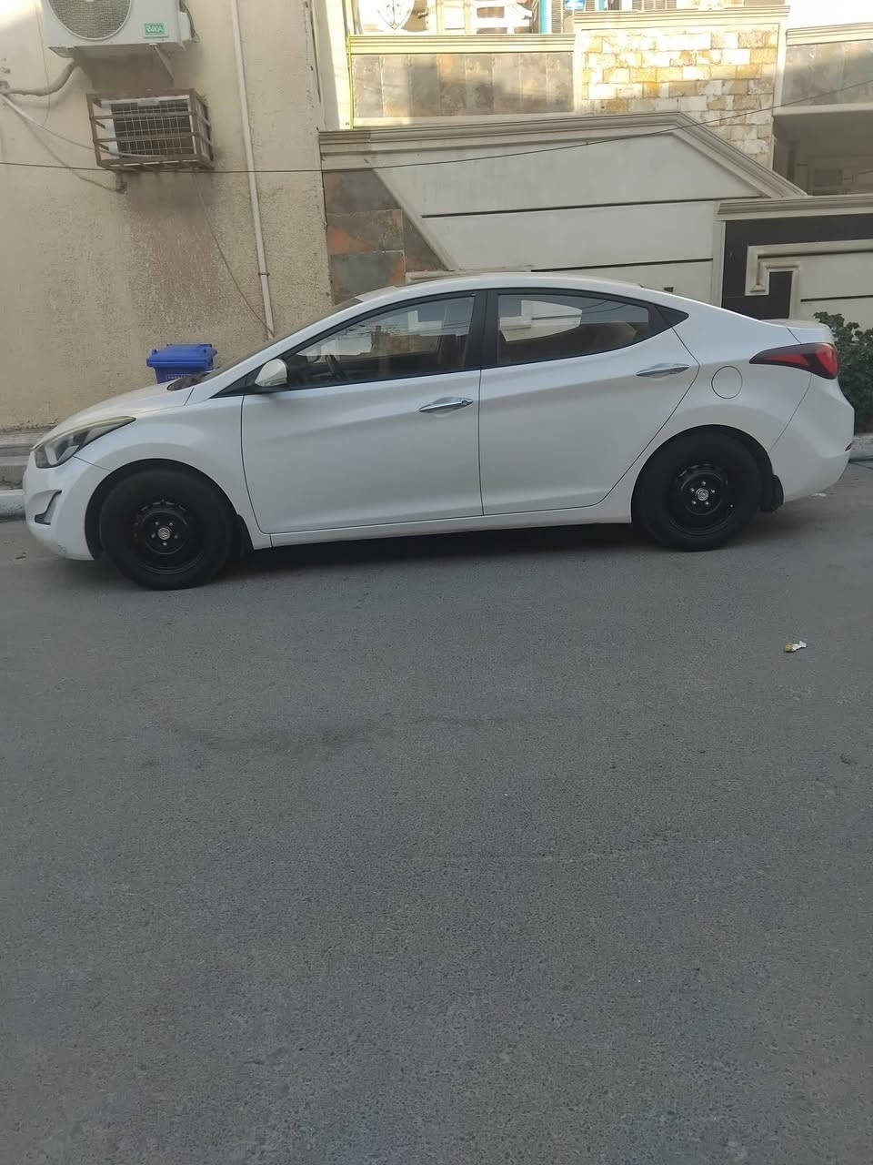 السلام عليكم هونداي النترا ٢٠١٥ مكفوله كفاله عامه من ضربه وصبغ وتبديل 

بيه ٣ رصعات بل بنيد وحده بل باب 
مكينه مبدله قبل ٦ سنوات شاديه 
صدر جديد
تخم تاير جديد
كهربآيات كله شغاله
منضومه تبريد جديده
فتحه سقف
مرايات شفط
سنويه بسمي ماساقطه
السعر ١٣٠ 
مكاني بغداد حي جهاد
 ***********
