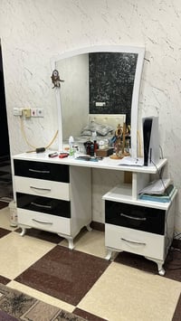 غرفة نوم • مستعمل • ٤ قطع