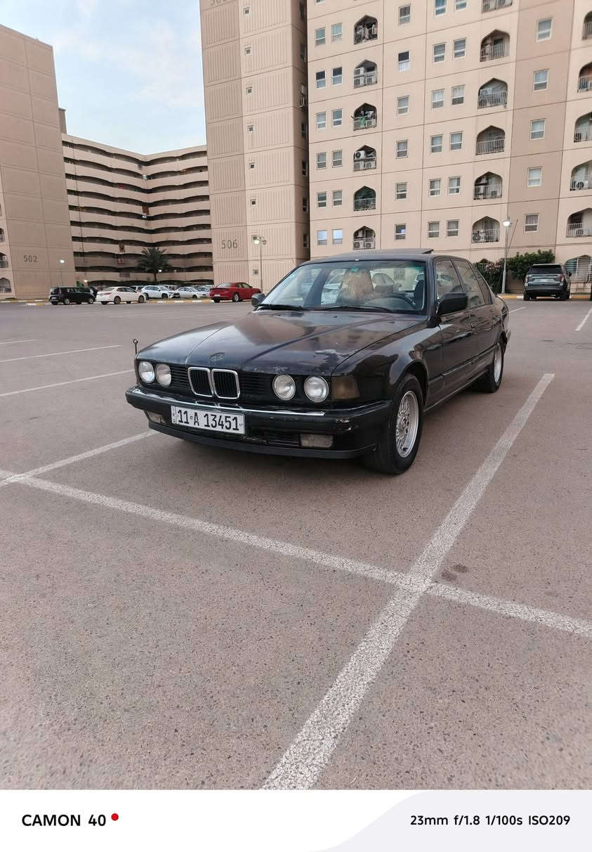 السلام عليكم 
بي إم دبليو موديل 1988 
حجم 535 كير ومكينه  جدد 
تخم تاير صدر حداديه جدد ترايك وين ما يعجبك 
السعر 43$ وبيهه مجال العنوان بغداد 
للاستفسار ***********
