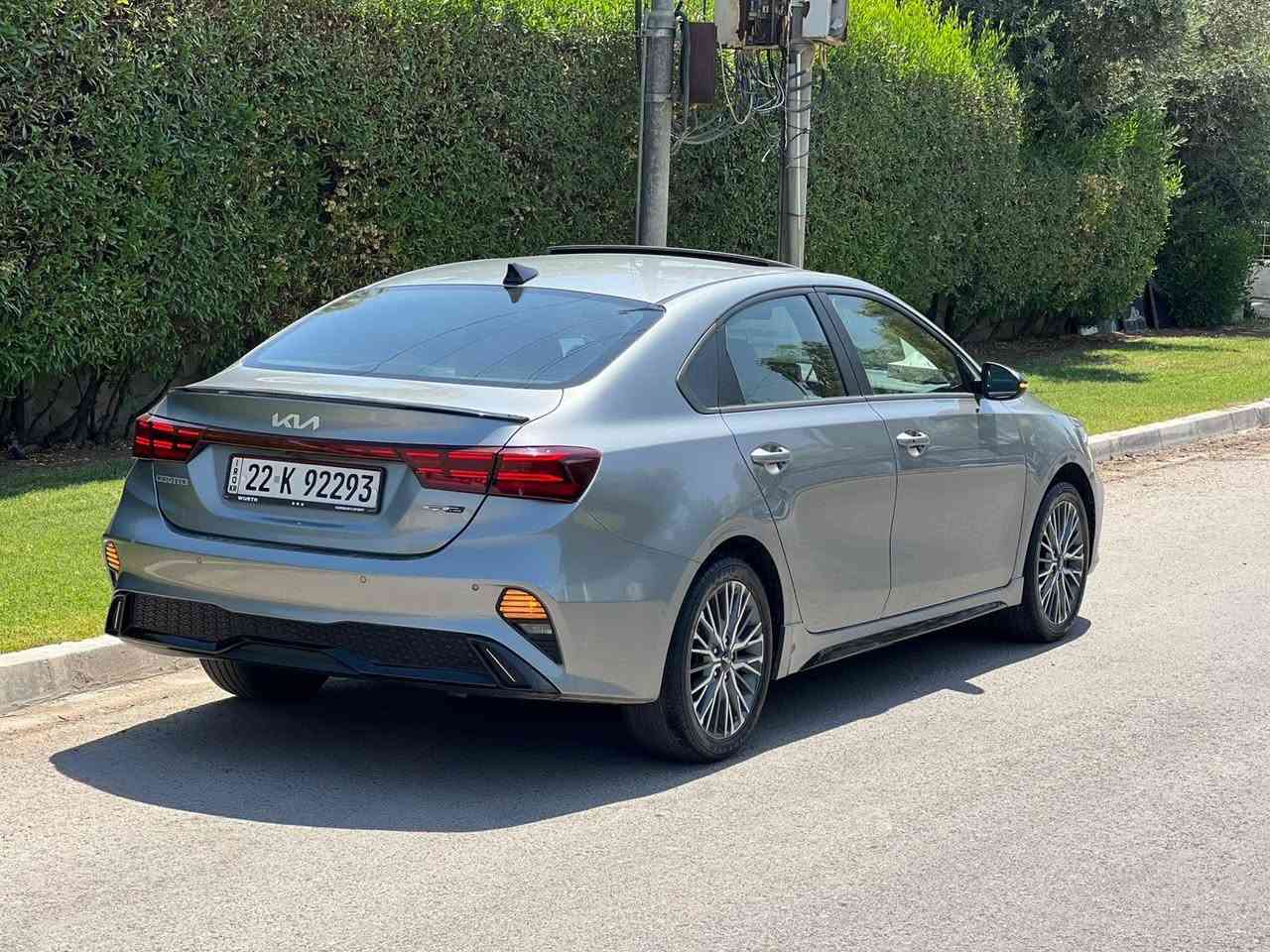 السلام عليكم 
كيا سيراتو 2022 GT Line
محرك 1600 دوش بدون توربو 
سعر 128 مجال قليل 
بيها بونيد و جاملغ و نص باب شي بسيط دواخل وتعديل بارد
سيارة رقم اربيل باسمي تحويل بشرط 
ماشية 93000  الف كيلومتر 
مواصفات :
1-فتحة
2-كشن جلد 
3-كشن كهربائي 
4-مراية شفط 
5-شاشة وكامرا 
6-ويل كروم 
7- بصمة ابواب وتشغيل 
8-لايت LED
9-شحن لاسلكي 
10-وضعيات قيادة 
بعد هواي مواصفات
بيع نقد فقط بدون مراوس 
عنوان اربيل 
***********
